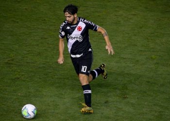 Destaque do América-MG, Benítez lembra passagens por Vasco e São Paulo: "Muito difícil"