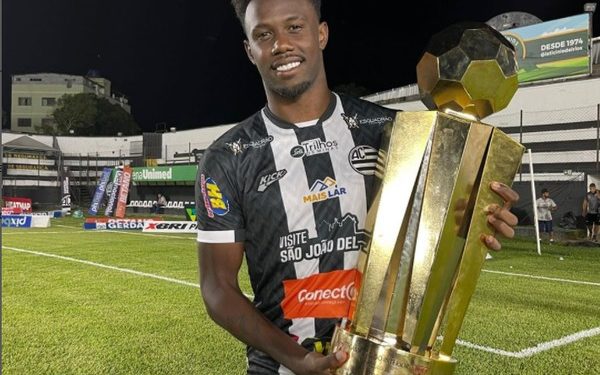 Atlético-MG sonda David Braga, atacante na mira do Vasco