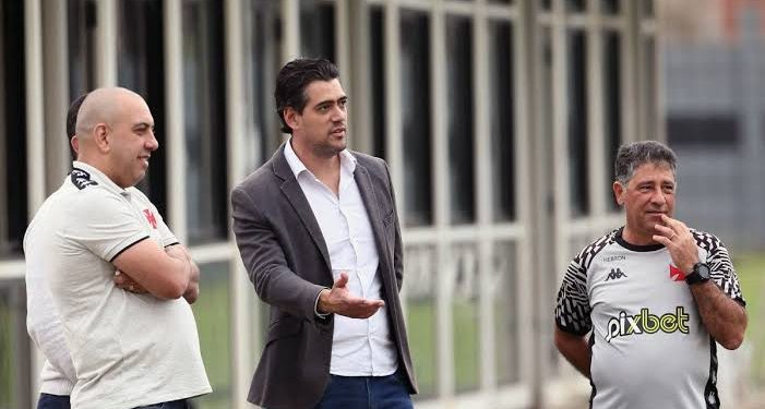 Vasco envia “espião” para assistir Flamengo x Fluminense