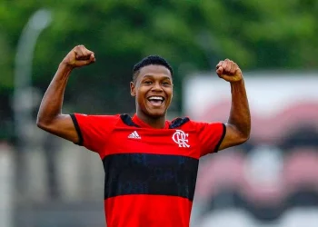 Viu isso? Jogador do Flamengo curte provocação de cria do Vasco e torcida fica revoltada