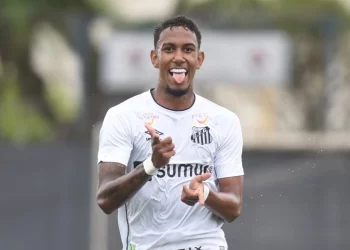 Perto do Vasco, Rwan Seco quase desistiu do futebol e trabalhou com o pai em obra