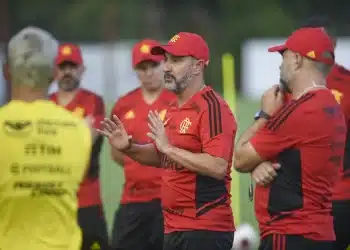 vítorRival: Técnico do Flamengo intensifica treino e testa mudanças no time para enfrentar o Vasco