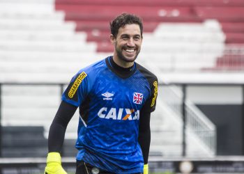 Martin Silva recebe homenagem de torcedor vascaíno