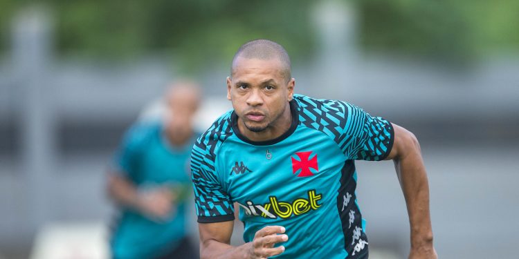 CRB pode fechar com lateral Edimar, do Vasco