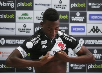 Camisa do Vasco é a mais bonita do Brasileirão, diz enquete