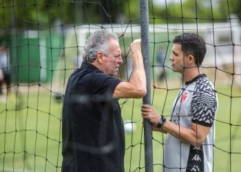Barbieri admite busca intensa por camisa 10: "Não conseguimos por diversas razões"