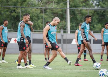 Com gols de Pedro Raul, Alex Teixeira e Pec, vasco vence o Resende antes do Brasileirão