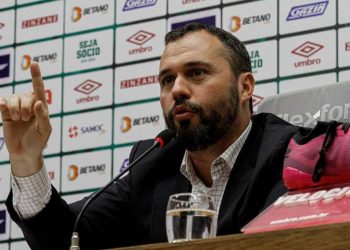 Presidente do Fluminense se irrita com vascaíno e toma atitude drástica