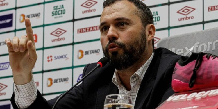 Presidente do Fluminense se irrita com vascaíno e toma atitude drástica
