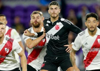 “Flasco?” Nova camisa do River Plate, adversário do Flu, chama atenção de vascaínos e flamenguistas