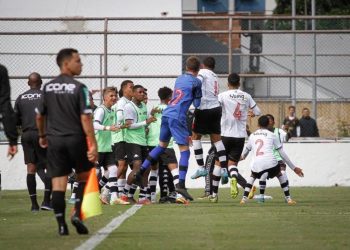 Atlético-MG contrata volante do Vasco