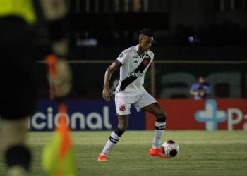 Aposta de Barbieri, Robson surpreendeu torcedores do Vasco em estreia