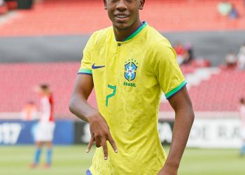 Atacante avaliado em R$ 446 milhões deve treinar com o Vasco após chamar atenção