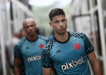 Capasso se recupera e está de volta aos treinamentos do Vasco