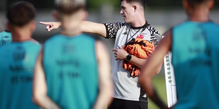 Confira a provável escalação do Vasco contra o Atlético-MG