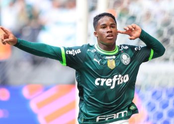 Endrick surpreende e torcida do Vasco vai à loucura com atitude