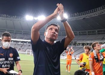 Ex-Vasco, Zé Ricardo está livre no mercado após ser demitido no Japão