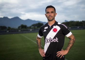 Vasco anuncia contratação de Gabriel Carabajal
