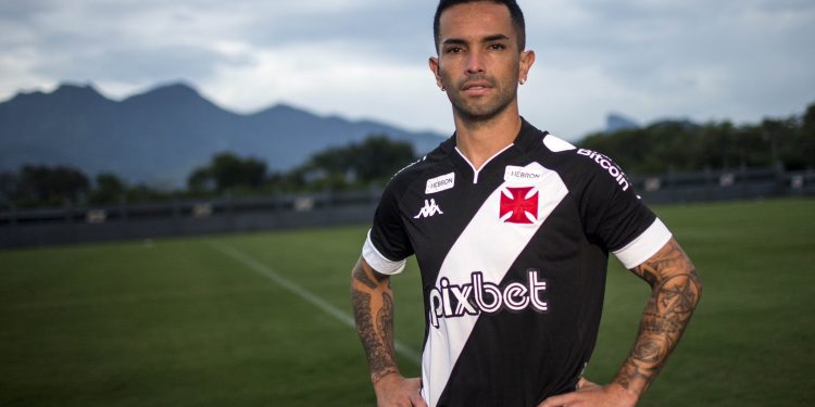 Vasco anuncia contratação de Gabriel Carabajal