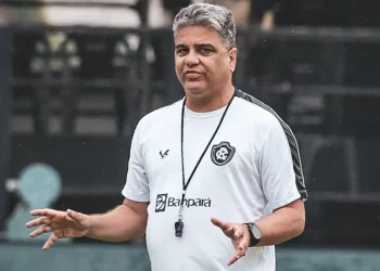 Marcelo Cabo quer recuperar futebol de Laranjeira e diz que subiria com o Vasco em 2021