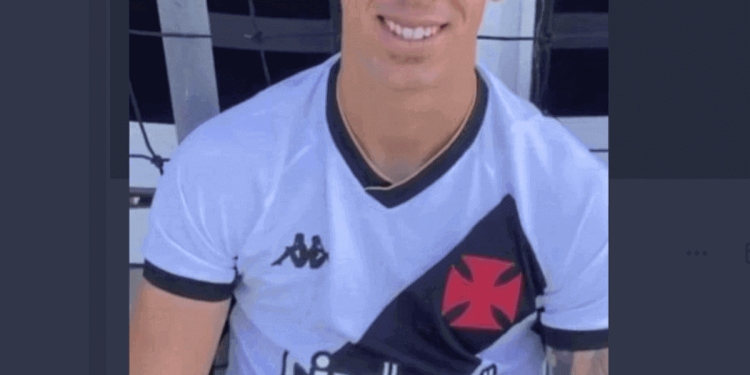 Novo uniforme? Pumita aparece com novo modelo de camisa do Vasco