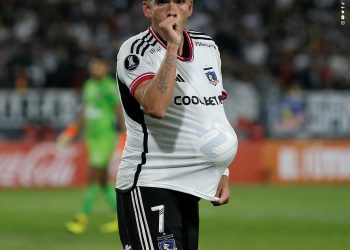 Palacios "renasce" no Colo-Colo, e Vasco pode ganhar milhões