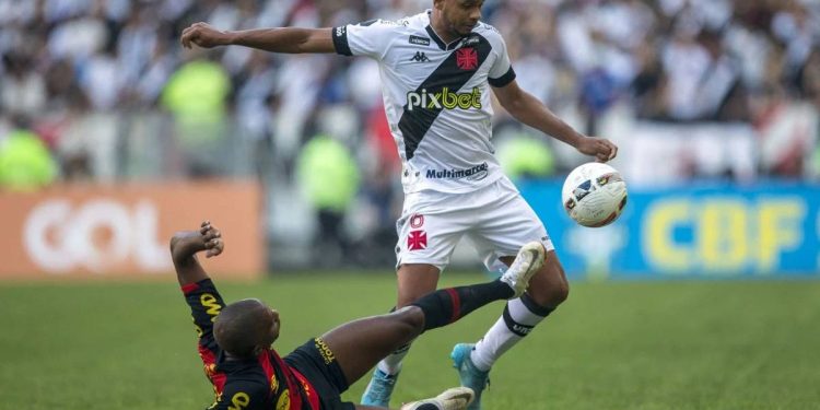 Todos os jogadores com renovação automática saem do Vasco