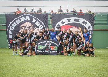 Torcedores se unem e pedem jogo do Vasco Feminino em São Januário