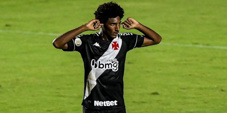 Vasco deve quase 1 milhão ao atacante Talles Magno