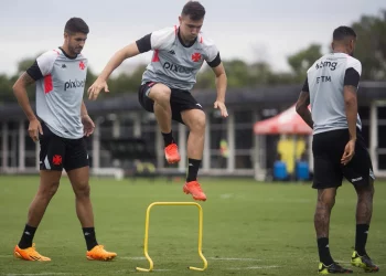 Vasco pode ter quatro novidades contra o Bahia; confira