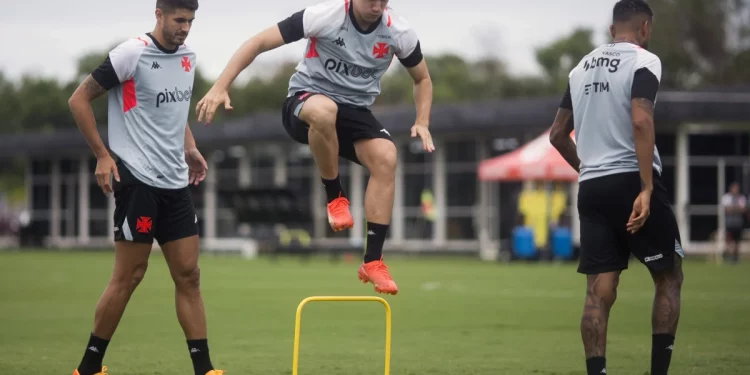 Vasco pode ter quatro novidades contra o Bahia; confira
