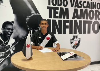 Cria da base assina primeiro contrato profissional com o Vasco