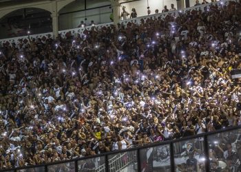De R$ 148 mil para R$ 5,6 milhões: Vasco lucra com bilheteria no Carioca