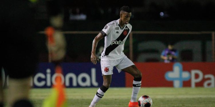 Robson Bambu é testado e pode tomar vaga de Capasso no Vasco