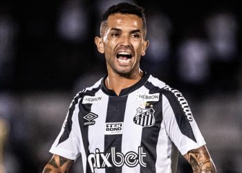 Saiba o que falta para Gabriel Carabajal assinar com o Vasco
