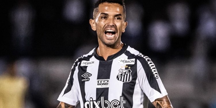 Saiba o que falta para Gabriel Carabajal assinar com o Vasco