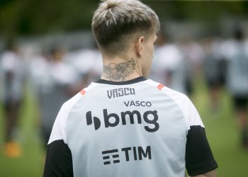 Fotos: Vasco apresenta novo uniforme de treino