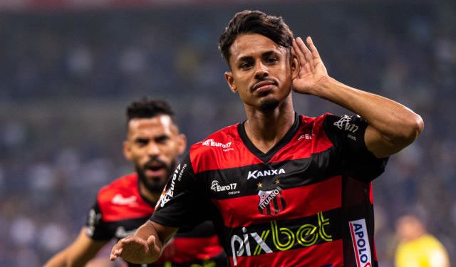 Vasco dá mole e Internacional contrata revelação