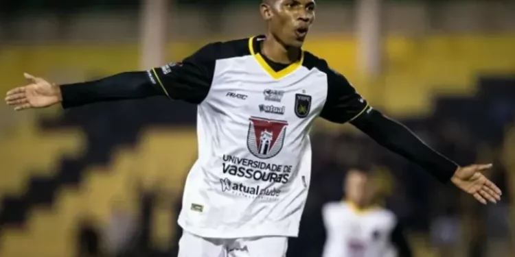 Atacante do Fluminense, Lelê pede desculpas ao Vasco e afirma: "Não conversei com ninguém"