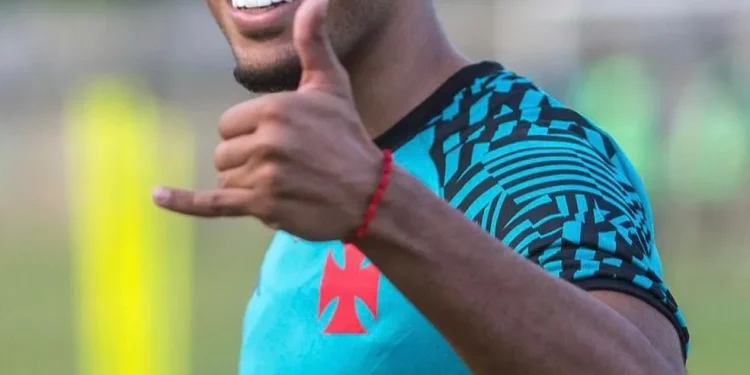 Gkay do Vasco? Miranda surpreende e vira alvo de piadas