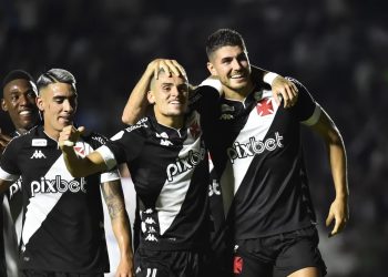 Jogadores canhotos se destacam no Vasco