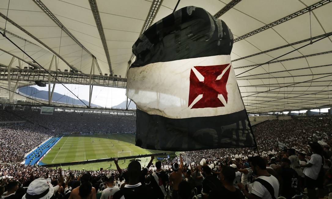 Palmeiras arranca empate com o Vasco em jogo animado no Maracanã