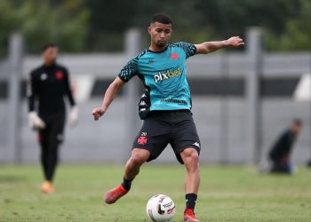 Vasco empresta zagueiro