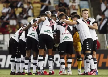 Torcida do Vasco chuta o balde e detona titular