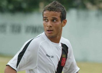 Aos 38 anos, ex-Vasco aguarda proposta para voltar a jogar