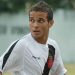 Aos 38 anos, ex-Vasco aguarda proposta para voltar a jogar