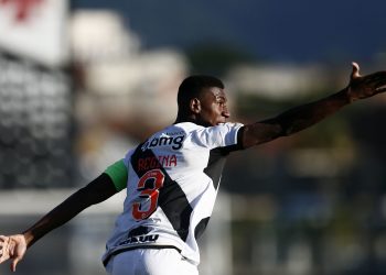 Léo afirma que confia no trabalho de Barbieri e em uma boa sequência do Vasco