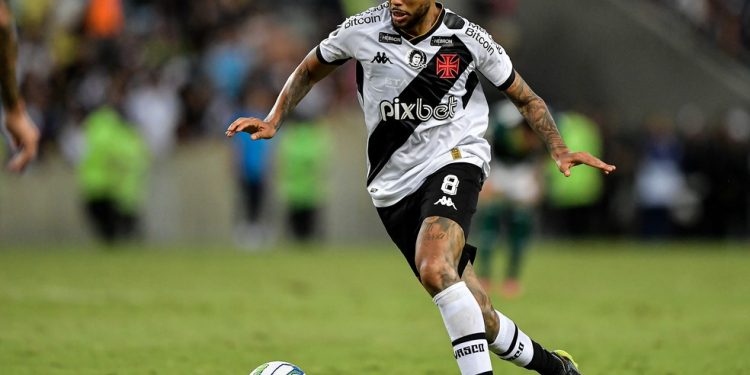 Jair lidera estatísticas do Vasco no Brasileiro