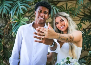 Cerimônia intimista: confira como foi o casamento de Andrey, jogador do Vasco