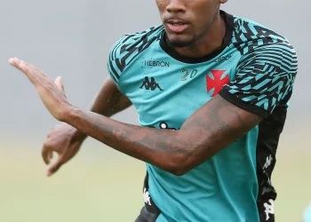 Vasco avisa clubes europeus por indenização em caso de contratação de Eric Pimentel